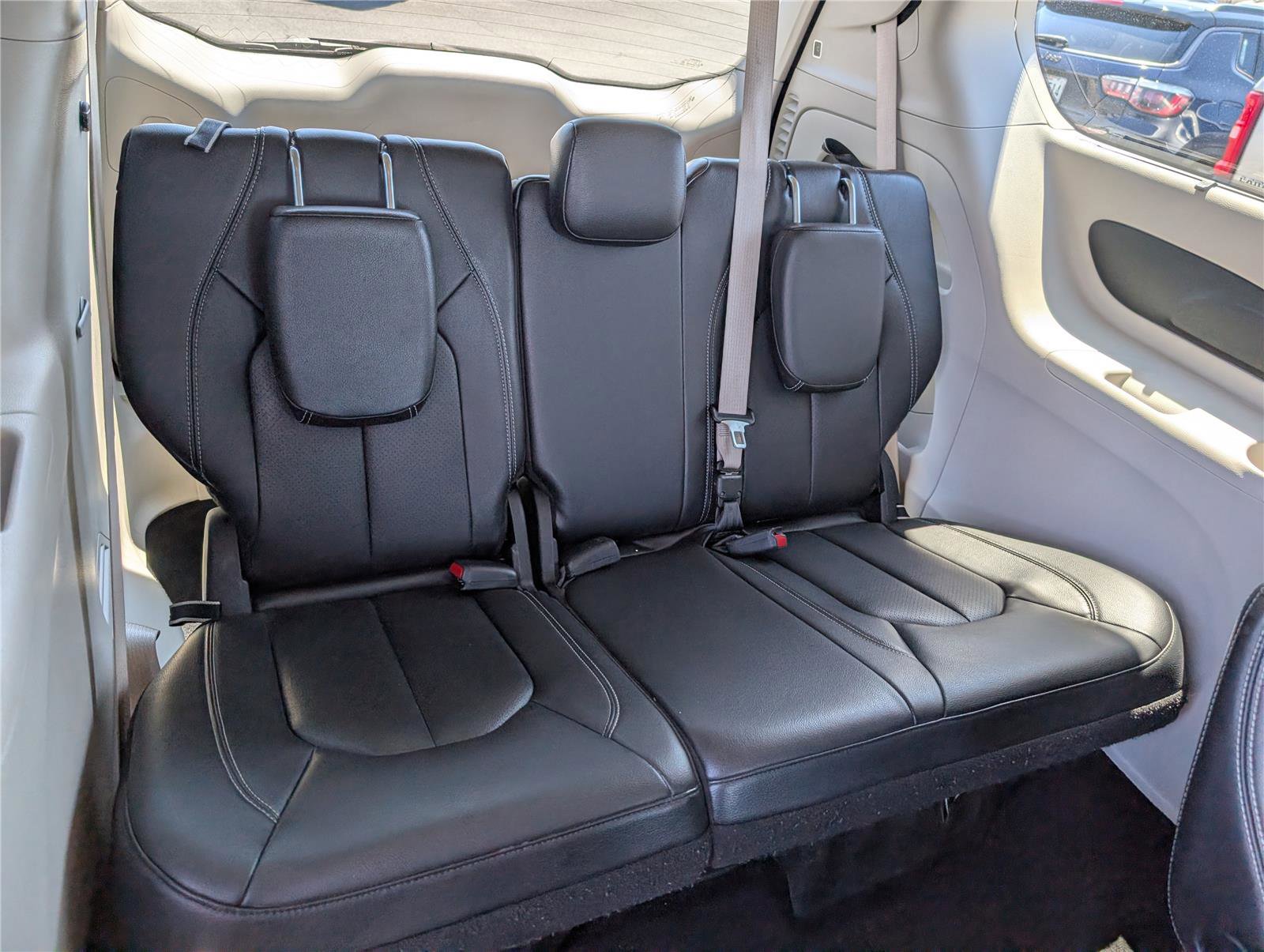 Used 2022 Chrysler Pacifica Touring-L FWD image 12