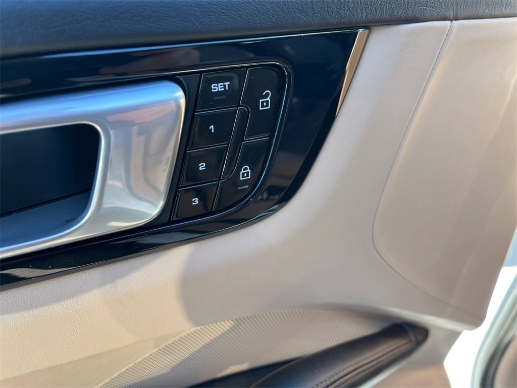 Used 2021 Porsche Cayenne S image 24