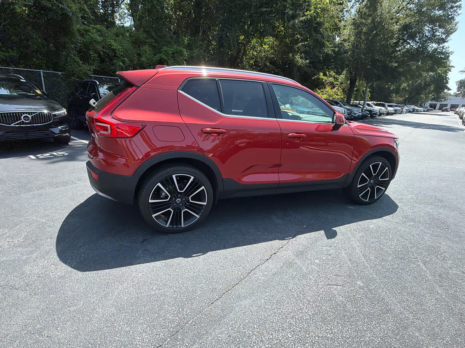 Used 2024 Volvo XC40 B5 Ultimate w/ Protection Package Premier AWD/4WD image 14