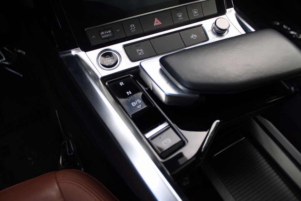 Used 2022 Audi e-tron Premium w/ Towing Package image 21