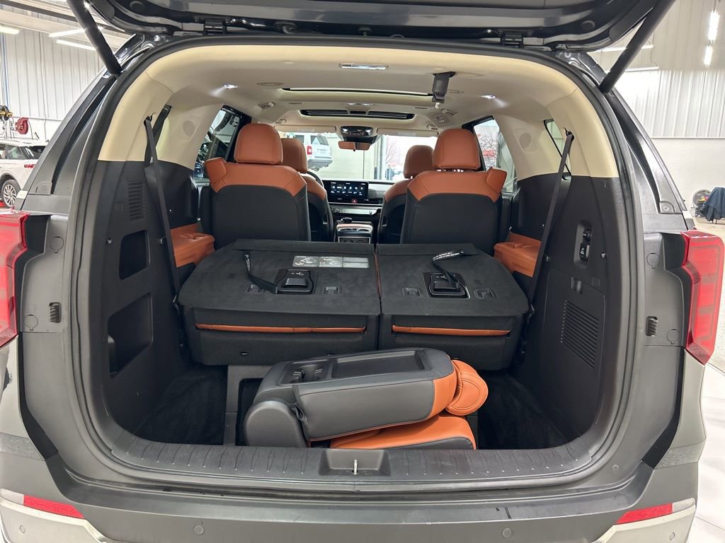 Used 2025 Kia Carnival SX image 40