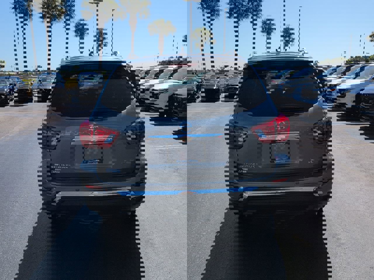 Used 2020 Nissan Pathfinder SL image 5