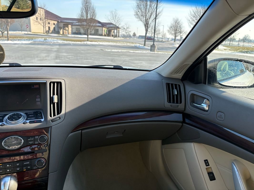 Used 2014 INFINITI Q60 Convertible w/ Premium Package image 29