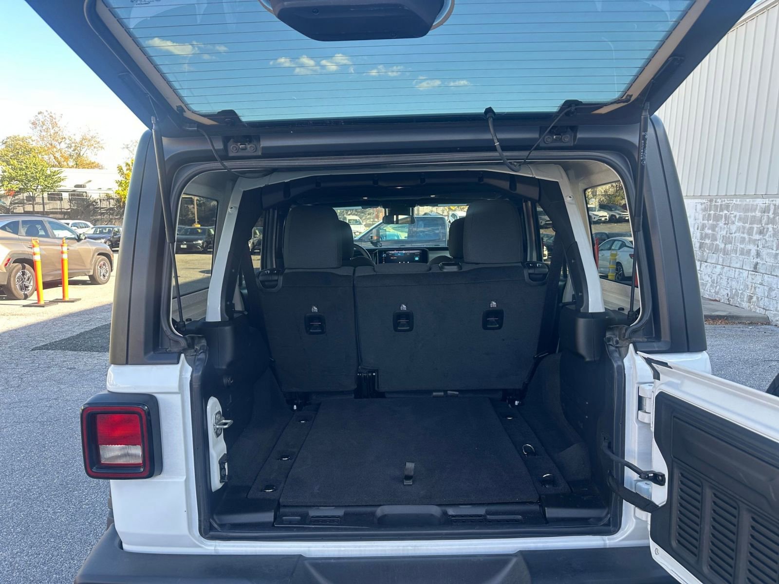 Used 2025 Jeep Wrangler Sport S image 30