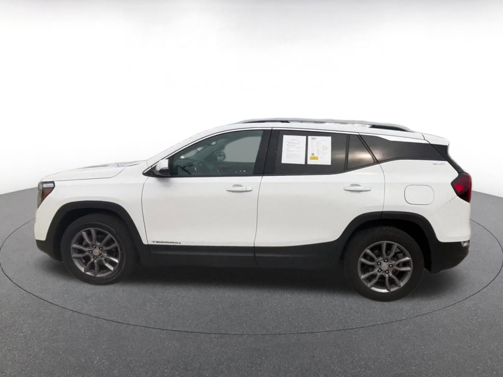 Used 2023 GMC Terrain SLT AWD/4WD image 9