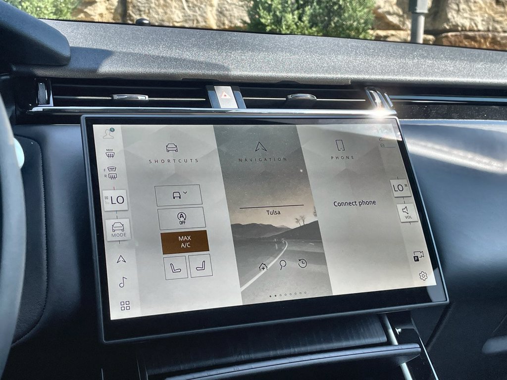 Certified 2025 Land Rover Range Rover Velar Dynamic HSE AWD/4WD image 23