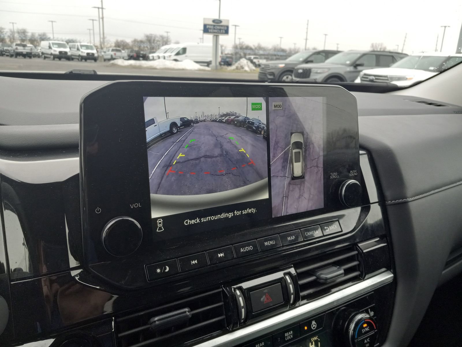 Used 2025 Nissan Pathfinder SL AWD/4WD image 23
