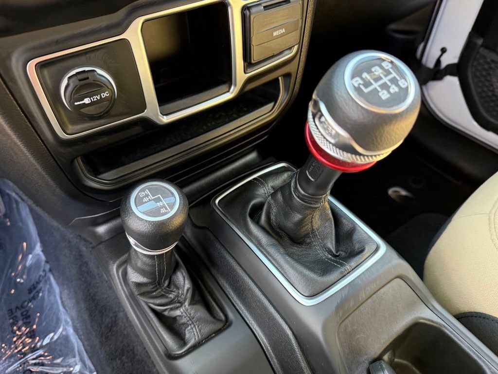 Used 2023 Jeep Wrangler Sport AWD/4WD image 25