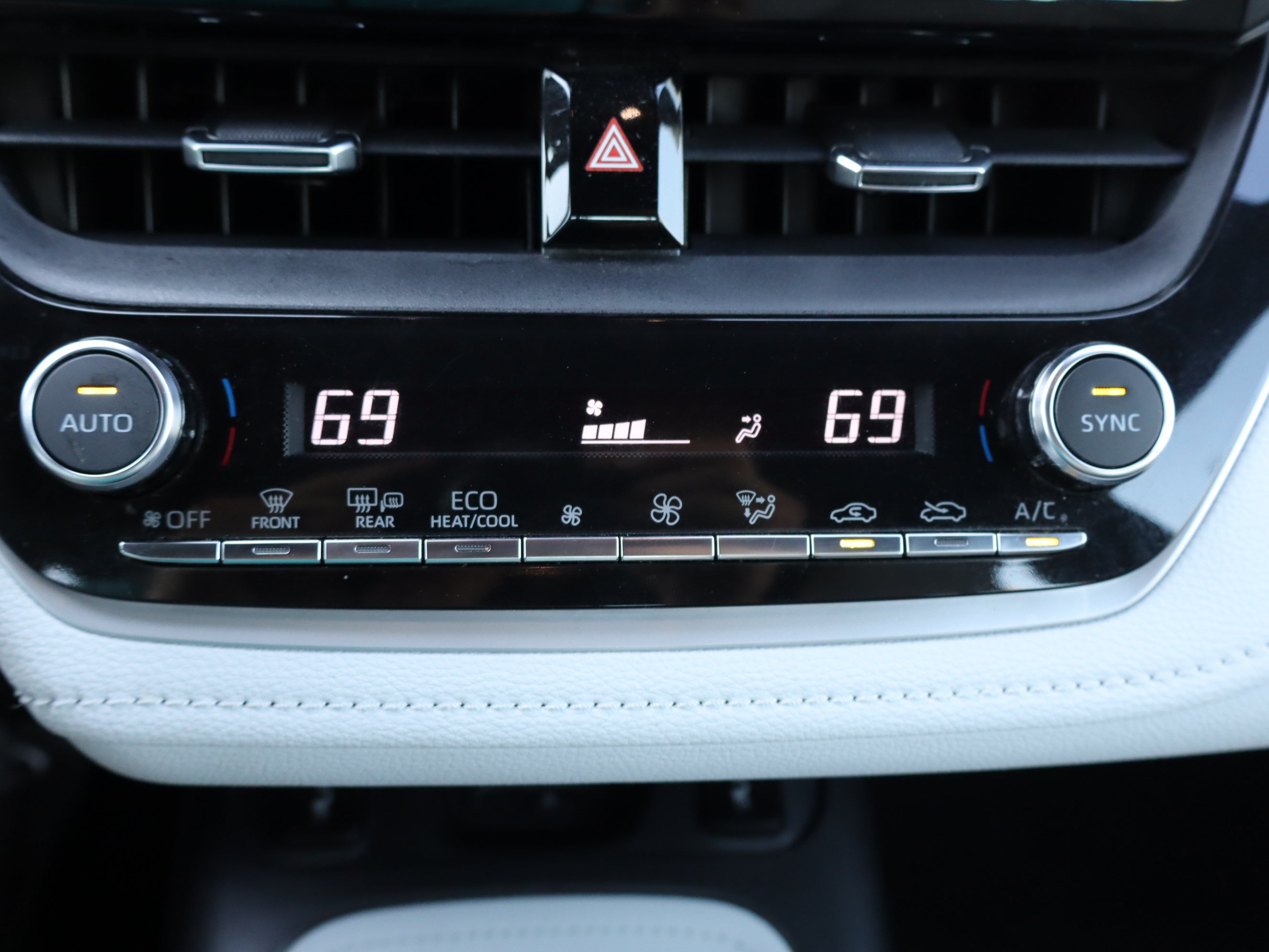 Used 2024 Toyota Corolla XSE FWD image 27