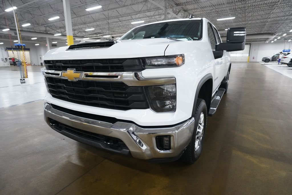 Used 2025 Chevrolet Silverado 2500 LT w/ Convenience Package AWD/4WD image 12