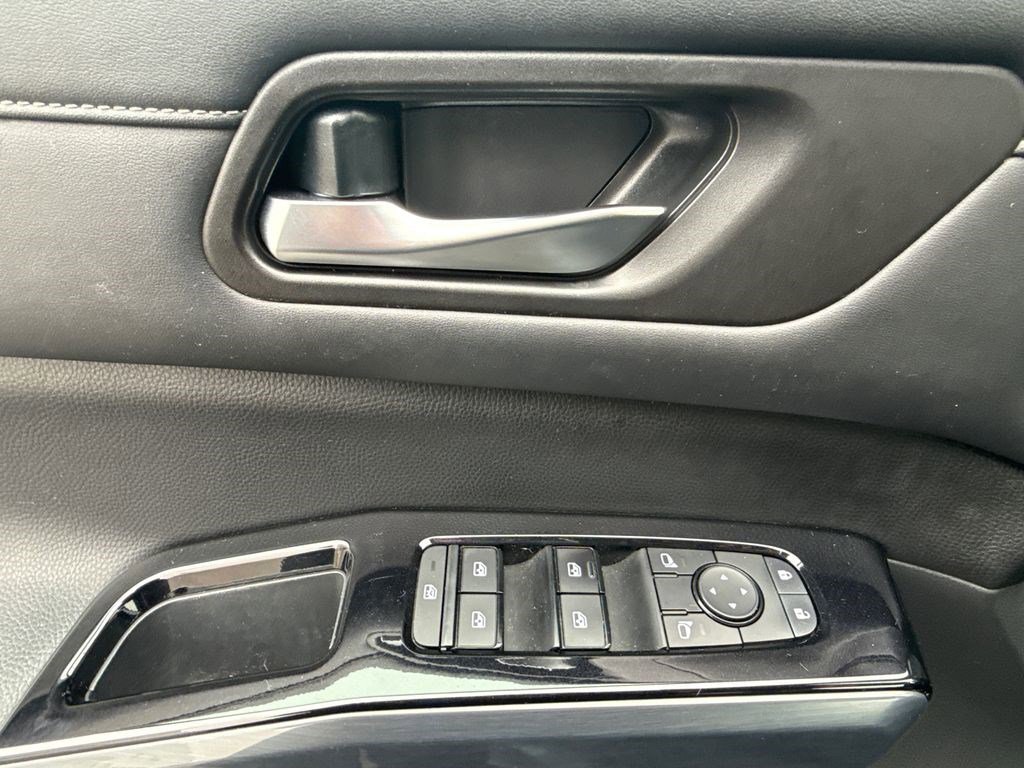 Used 2022 Nissan Pathfinder SL image 23