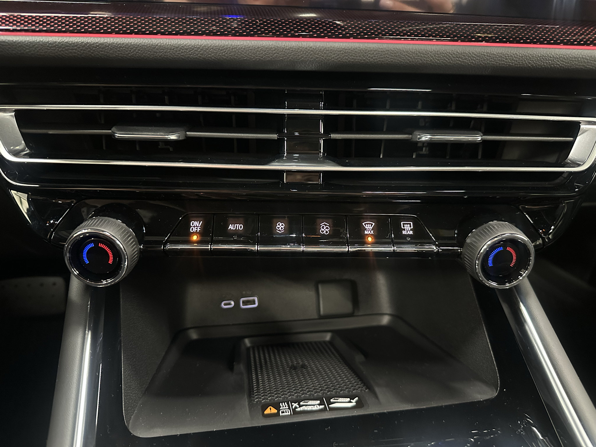 New 2027 Chevrolet Traverse RS w/ LPO, Floor Liner Package AWD/4WD image 38