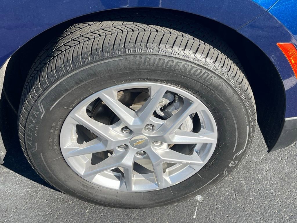 Used 2023 Chevrolet Equinox LS w/ Driver Confidence II Package AWD/4WD image 4