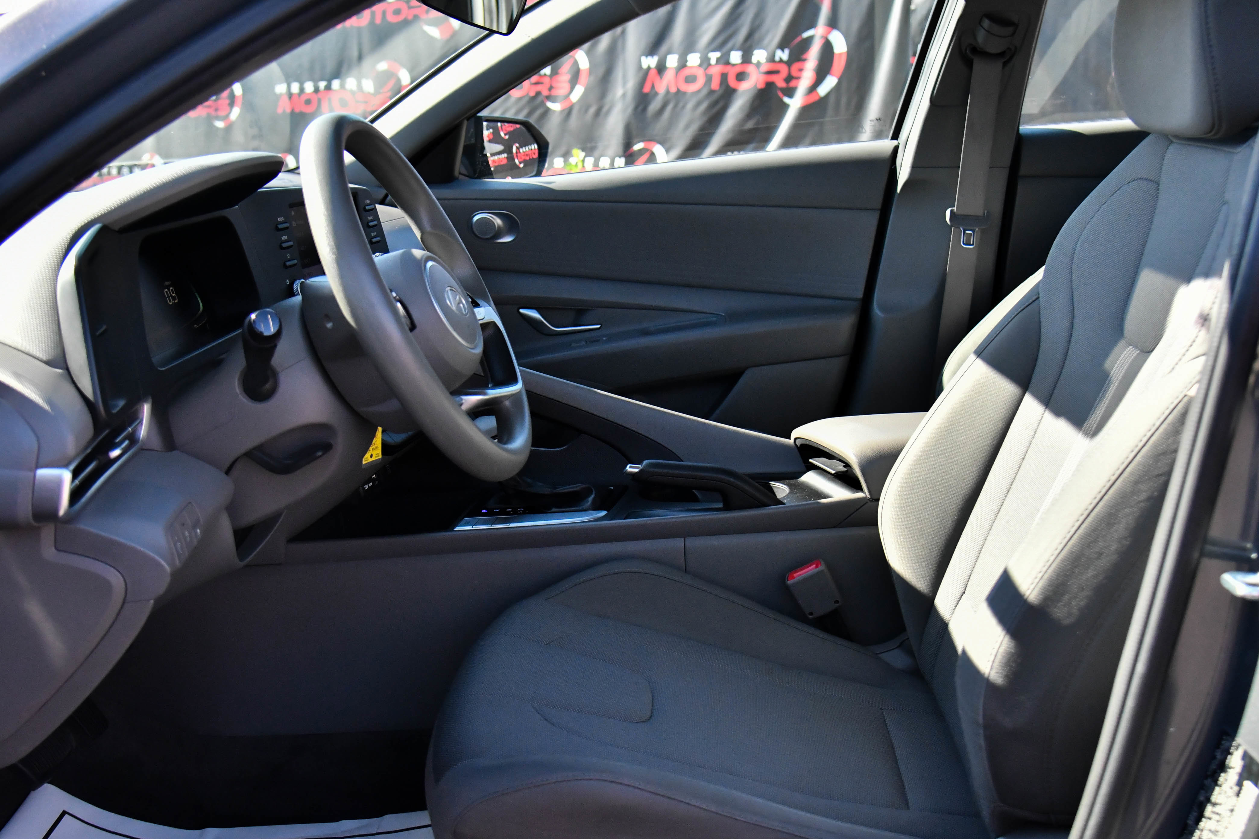 Used 2024 Hyundai Elantra SE FWD image 16