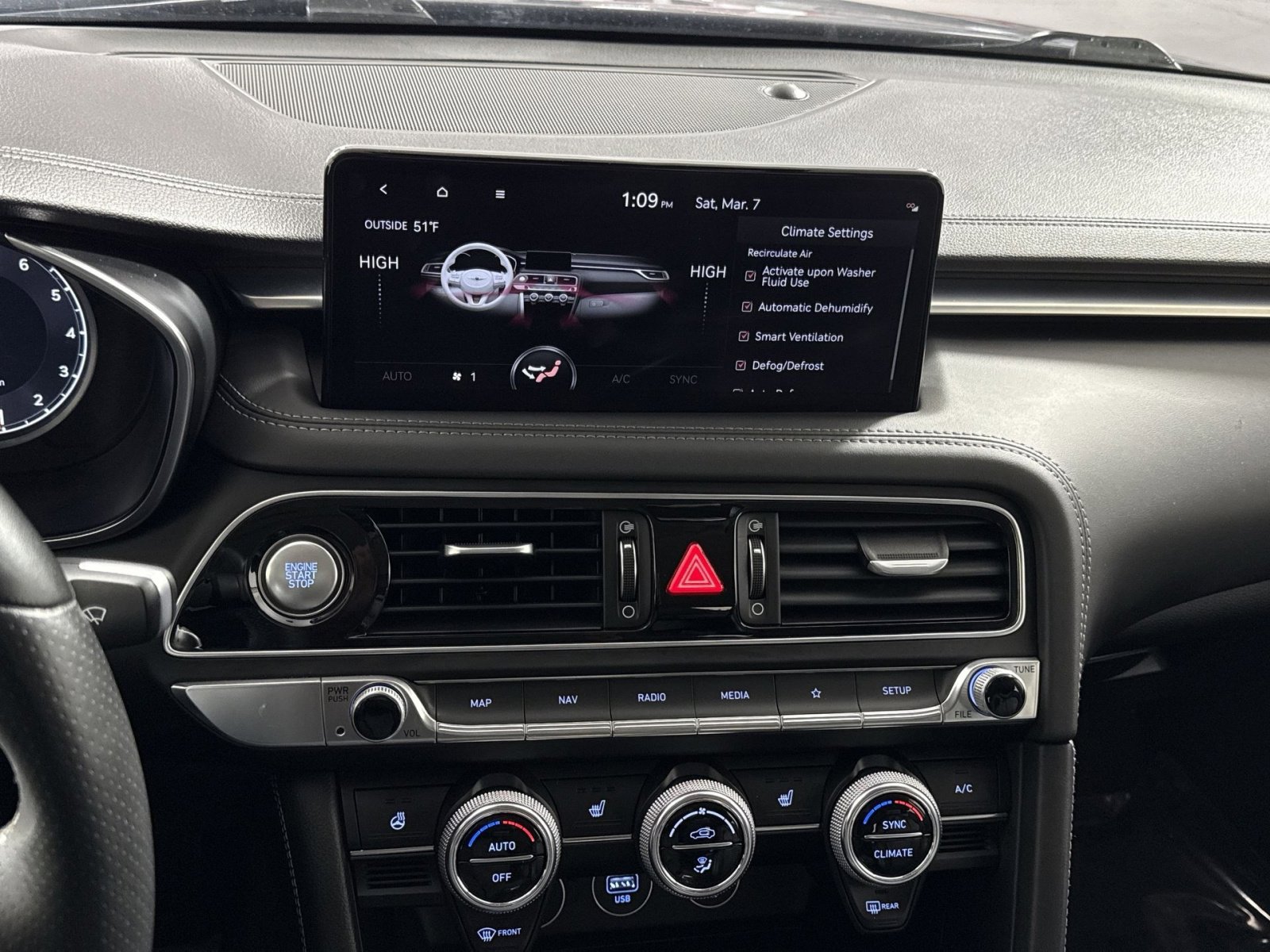 Used 2023 Genesis G70 2.0T image 21