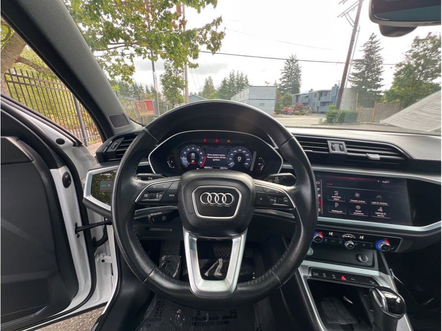Used 2020 Audi Q3 2.0T Premium Plus w/ Premium Plus Package image 8