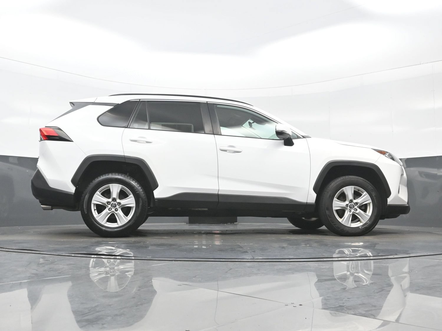 Used 2021 Toyota RAV4 XLE AWD/4WD image 31