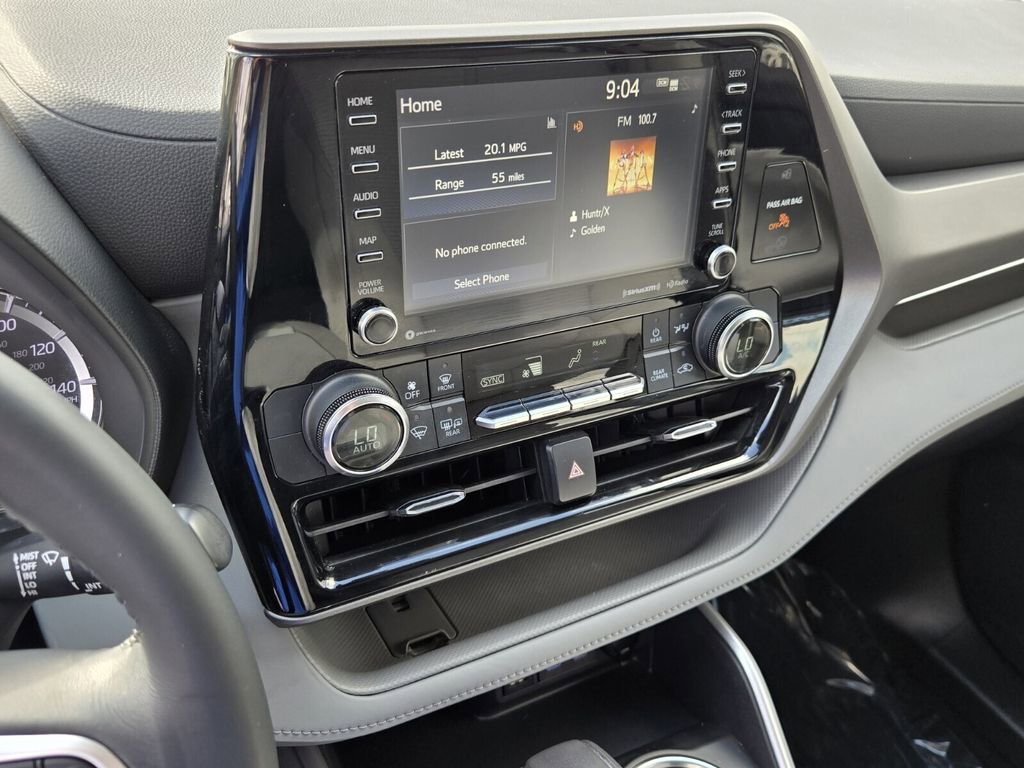 Used 2022 Toyota Highlander LE FWD image 23