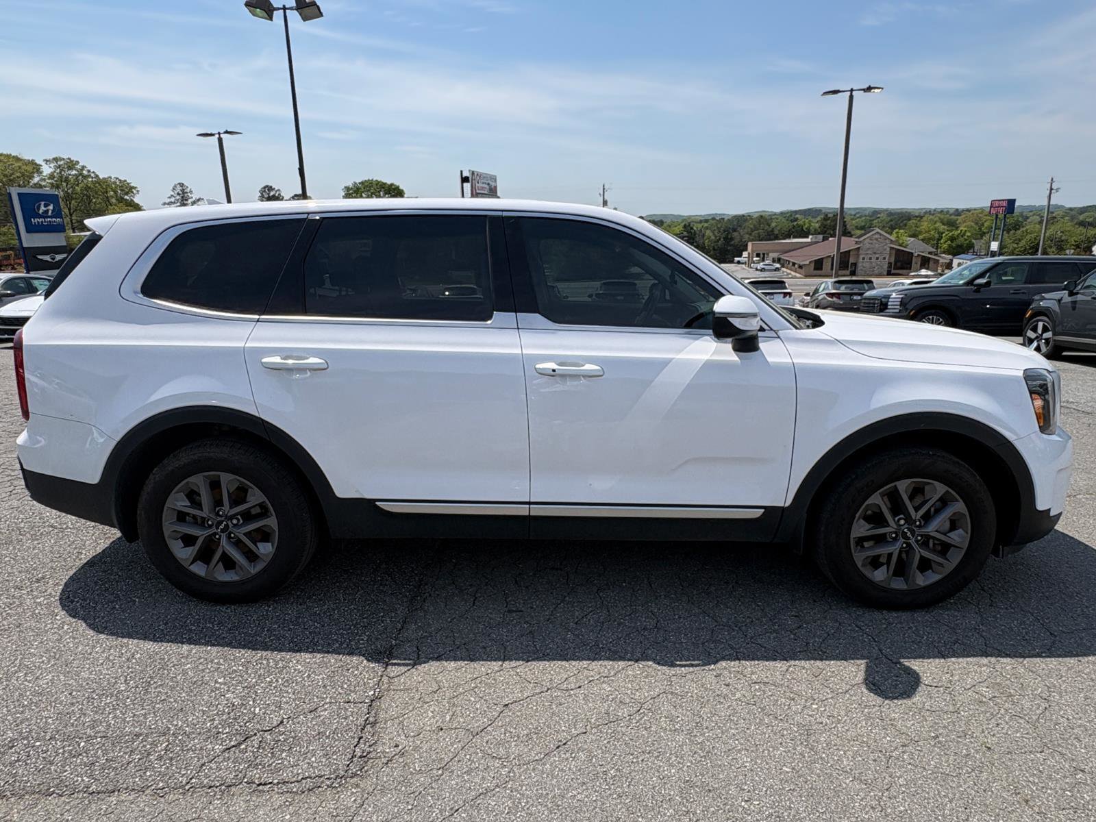 Used 2024 Kia Telluride LX image 4