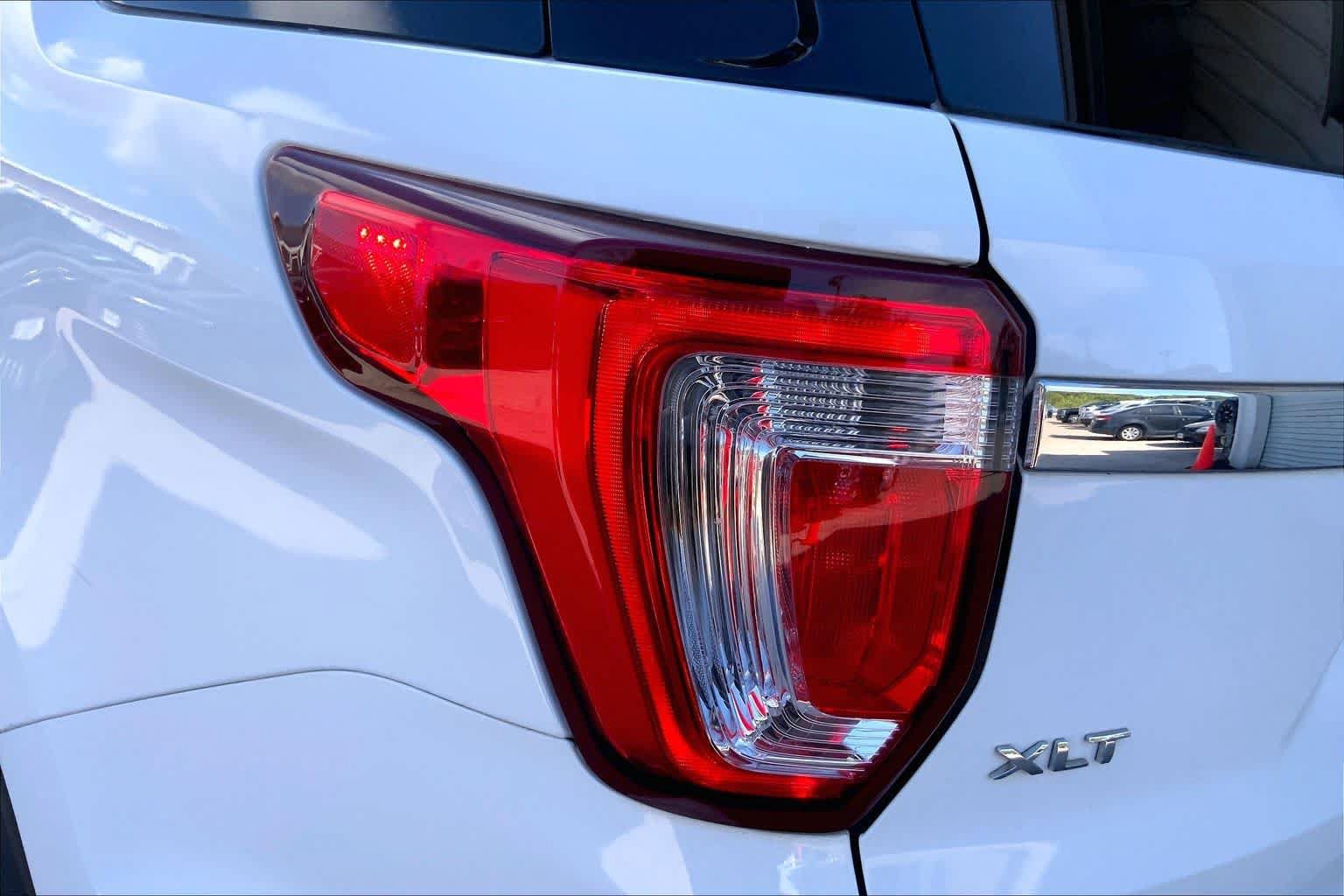 Used 2019 Ford Explorer XLT w/ Equipment Group 201A FWD image 28