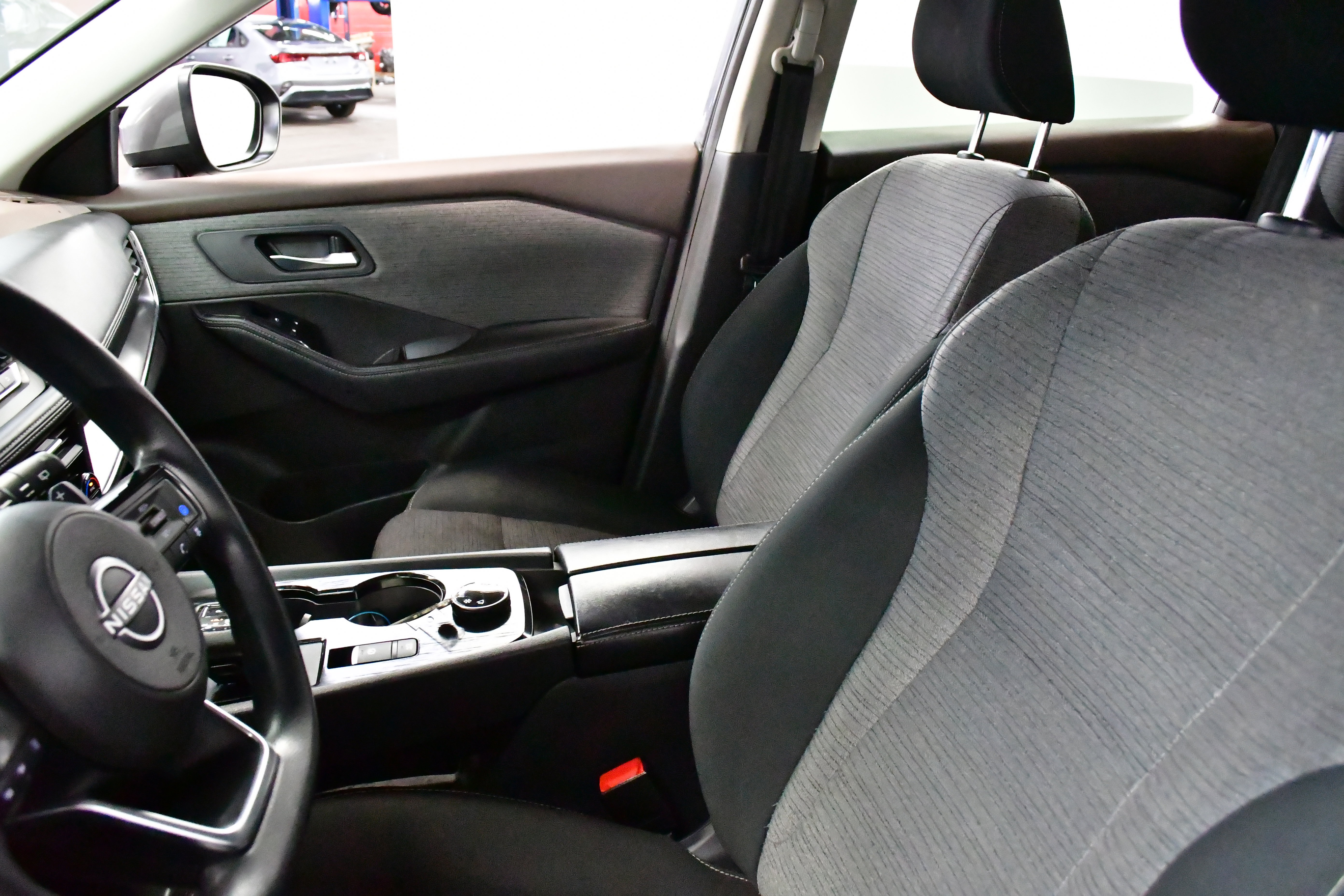 Used 2023 Nissan Rogue SV image 15