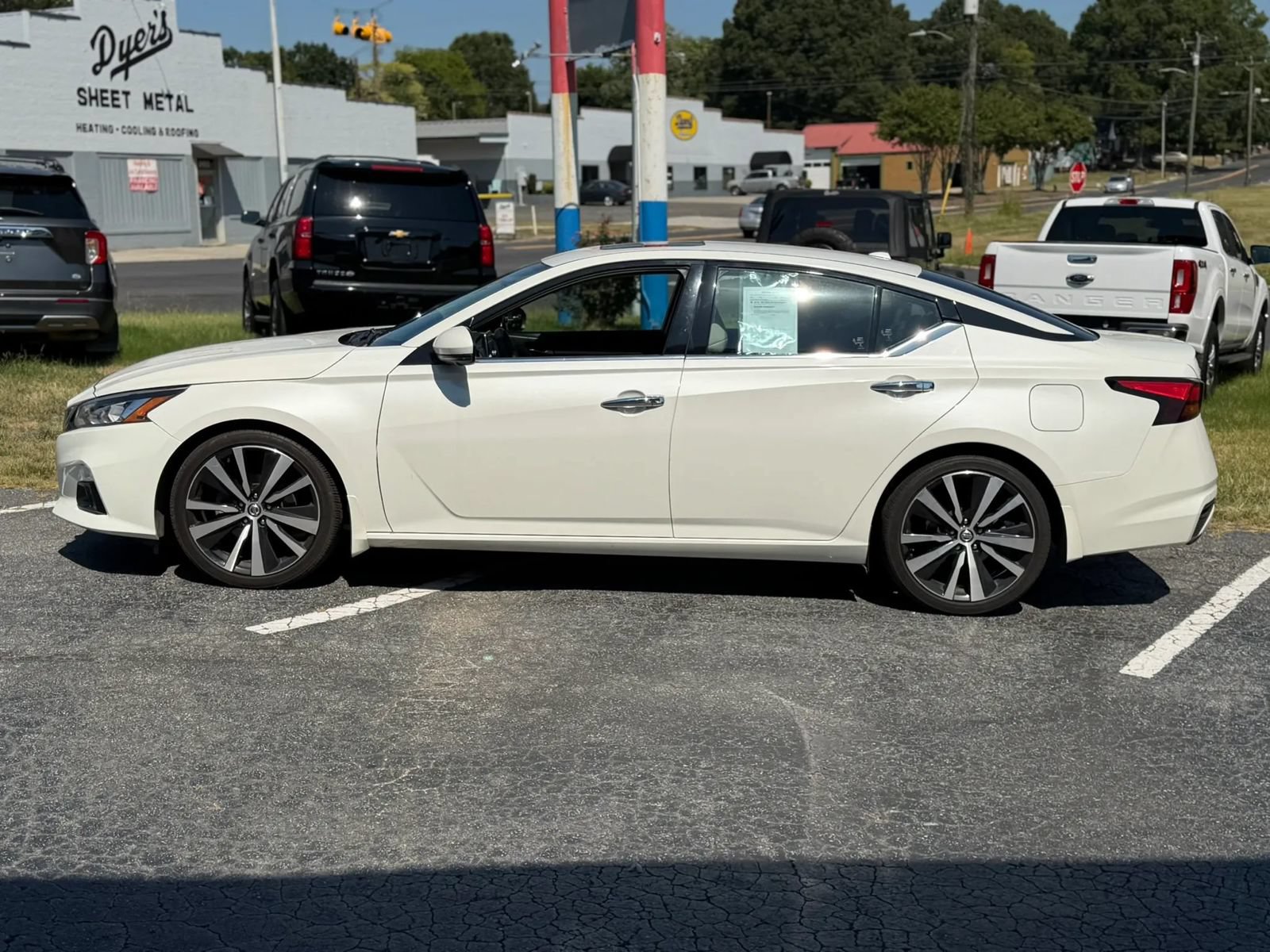 Used 2020 Nissan Altima 2.0 Platinum FWD image 7
