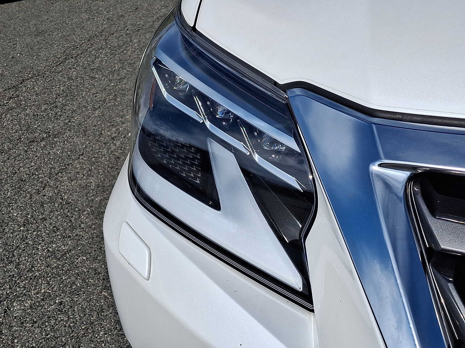 Used 2020 Lexus GX 460 Premium w/ Premium Package AWD/4WD image 10