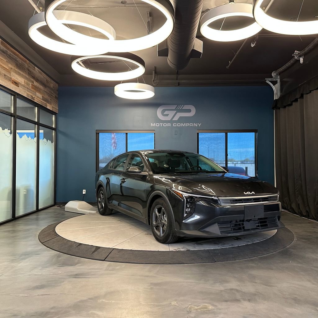 Used 2025 Kia K4 LXS image 1