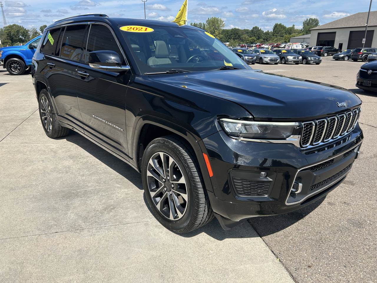 Used 2021 Jeep Grand Cherokee L Overland w/ Luxury Tech Group IV AWD/4WD image 3