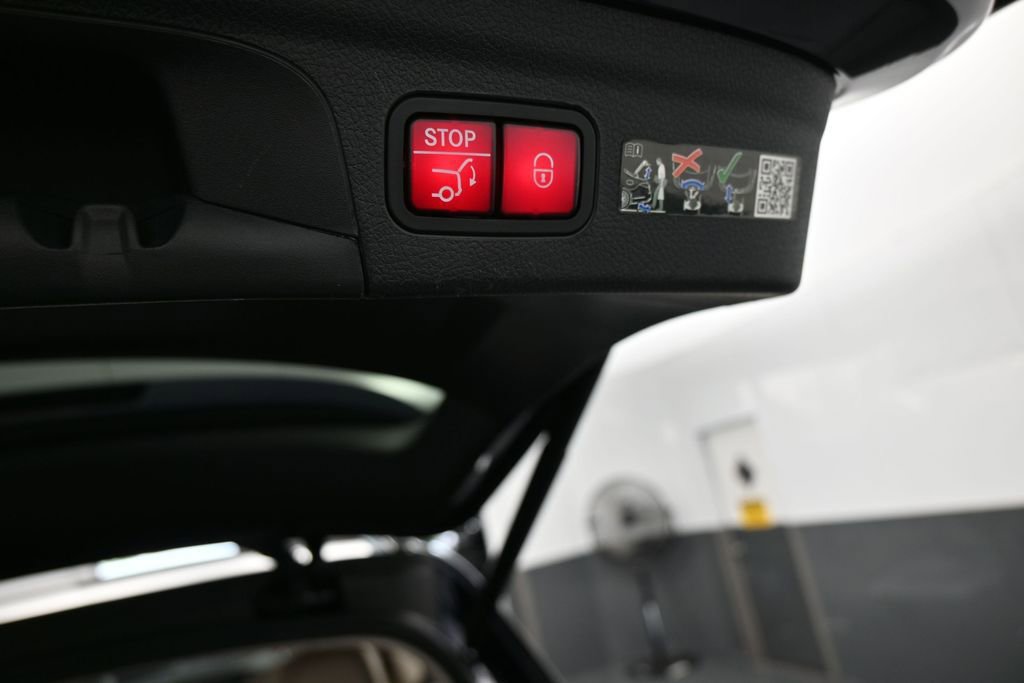 Used 2022 Mercedes-Benz GLE 350 w/ AMG Line Exterior image 47
