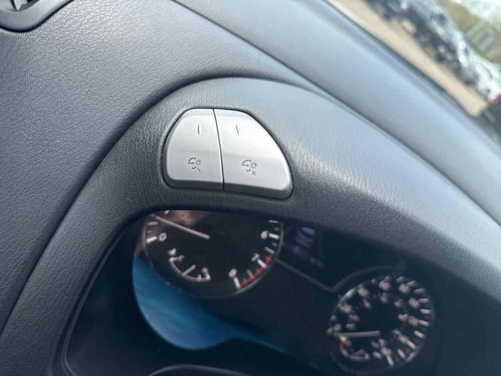 Used 2018 Nissan Pathfinder SV AWD/4WD image 14