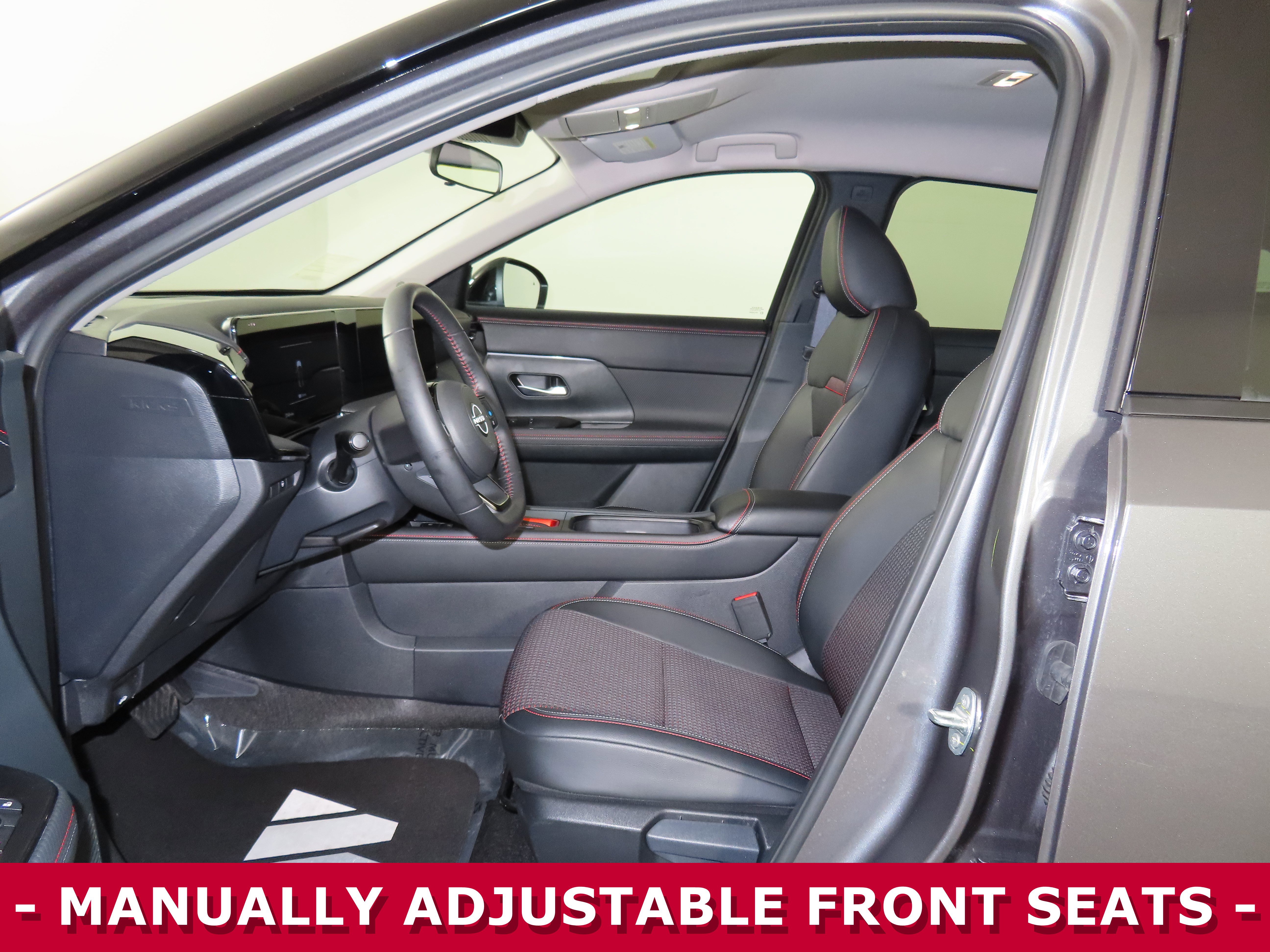 Certified 2025 Nissan Kicks SR image 4