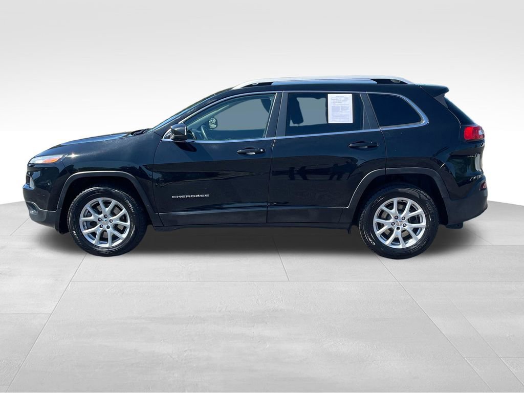 Used 2018 Jeep Cherokee Latitude Plus AWD/4WD image 5