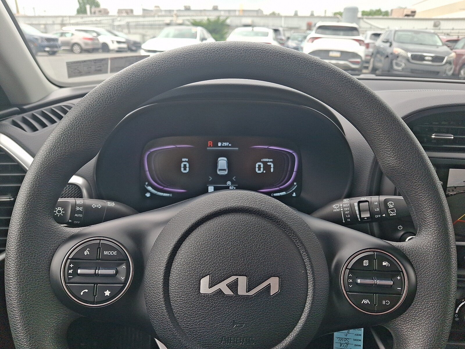 Used 2025 Kia Soul LX w/ LX Technology Package FWD image 18