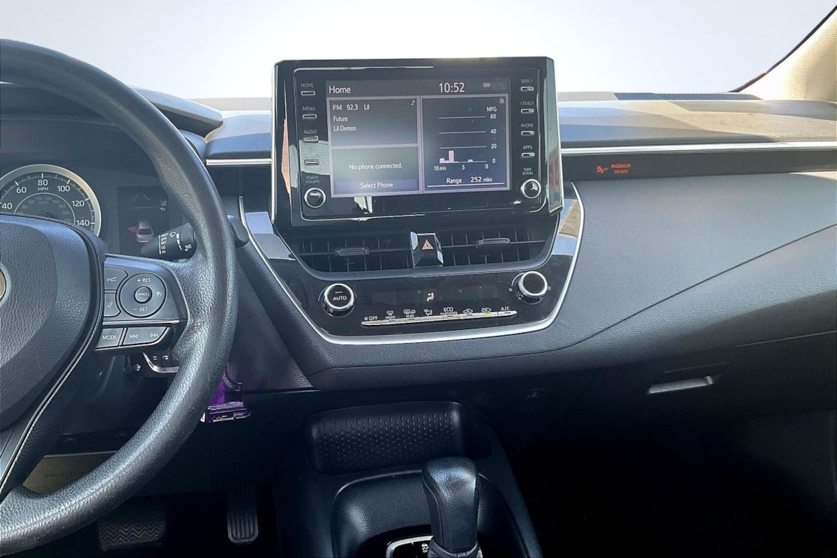 Used 2020 Toyota Corolla LE FWD image 6
