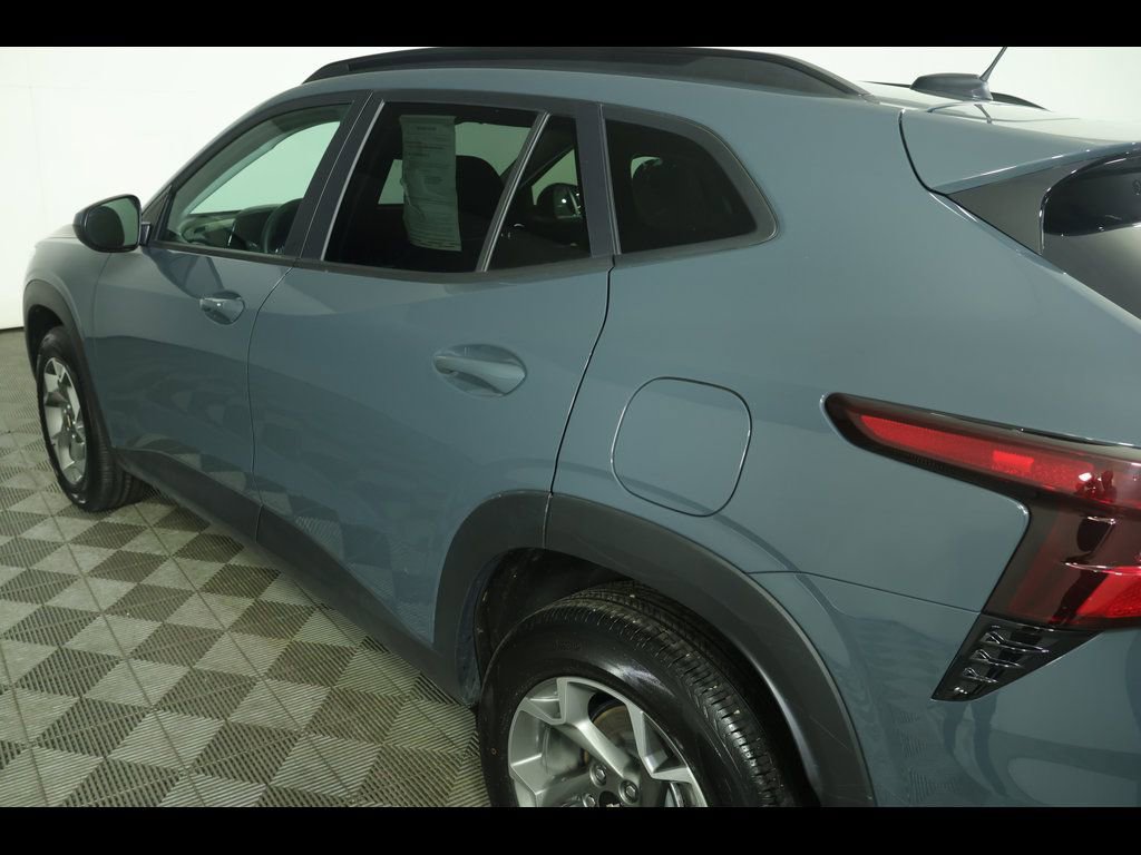 Used 2025 Chevrolet Trax LT w/ LT Convenience Package image 16