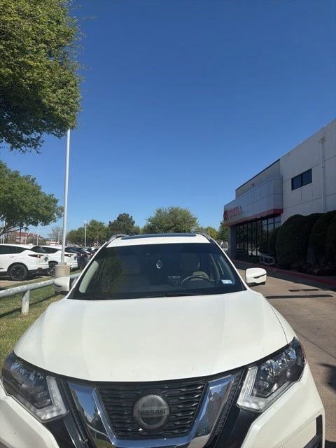 Used 2019 Nissan Rogue SV w/ Sun & Sound Touring Package AWD/4WD image 4