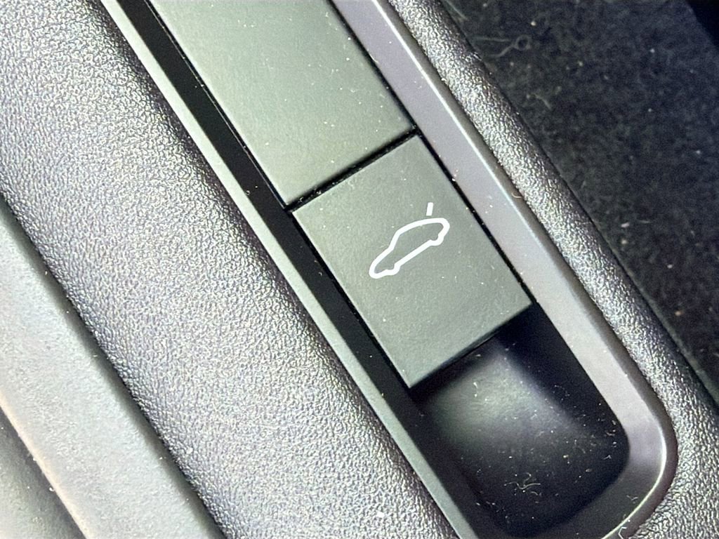 Used 2020 Porsche 911 Carrera 4S w/ Premium Package image 13