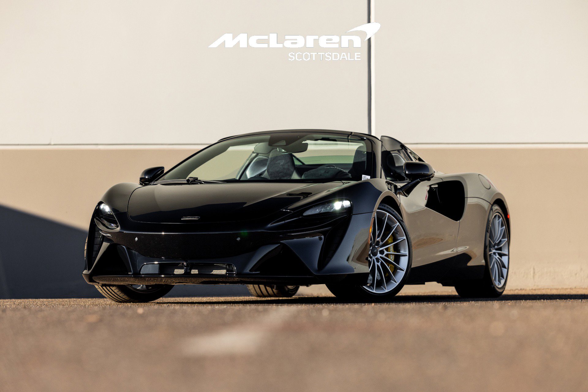 Used 2025 McLaren Artura Spider image 2