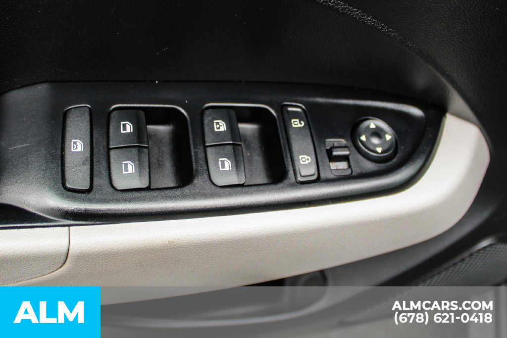 Used 2025 Hyundai Venue SEL FWD image 38
