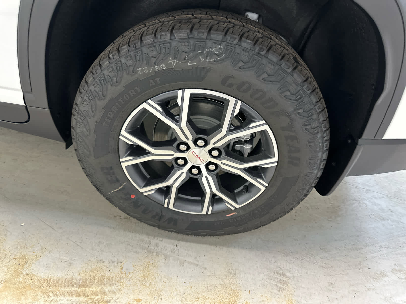 New 2026 GMC Acadia AT4 w/ Luxury Package image 13