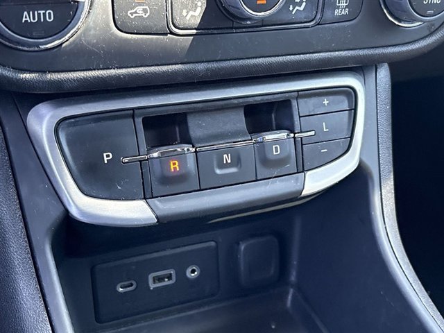 Used 2024 GMC Terrain SLE w/ Driver Convenience Package FWD image 15