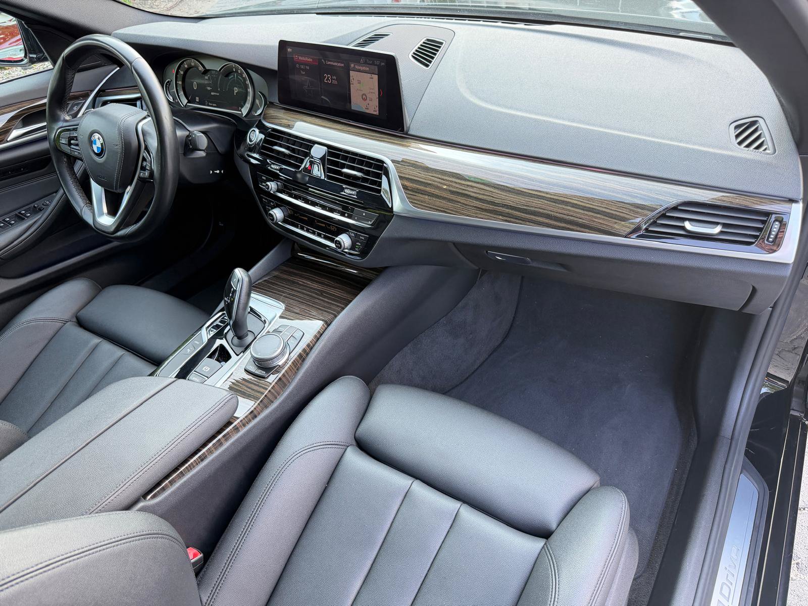 Used 2019 BMW 530e RWD image 39