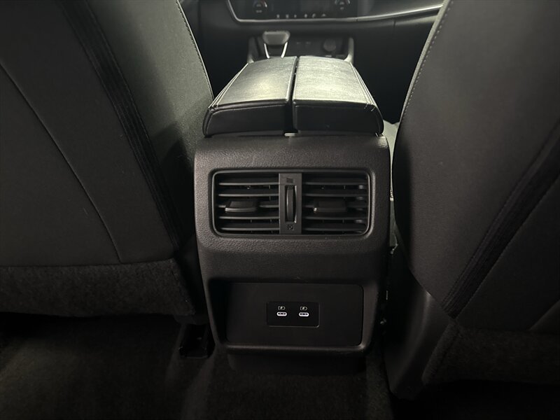 Used 2024 Nissan Rogue SV FWD image 31