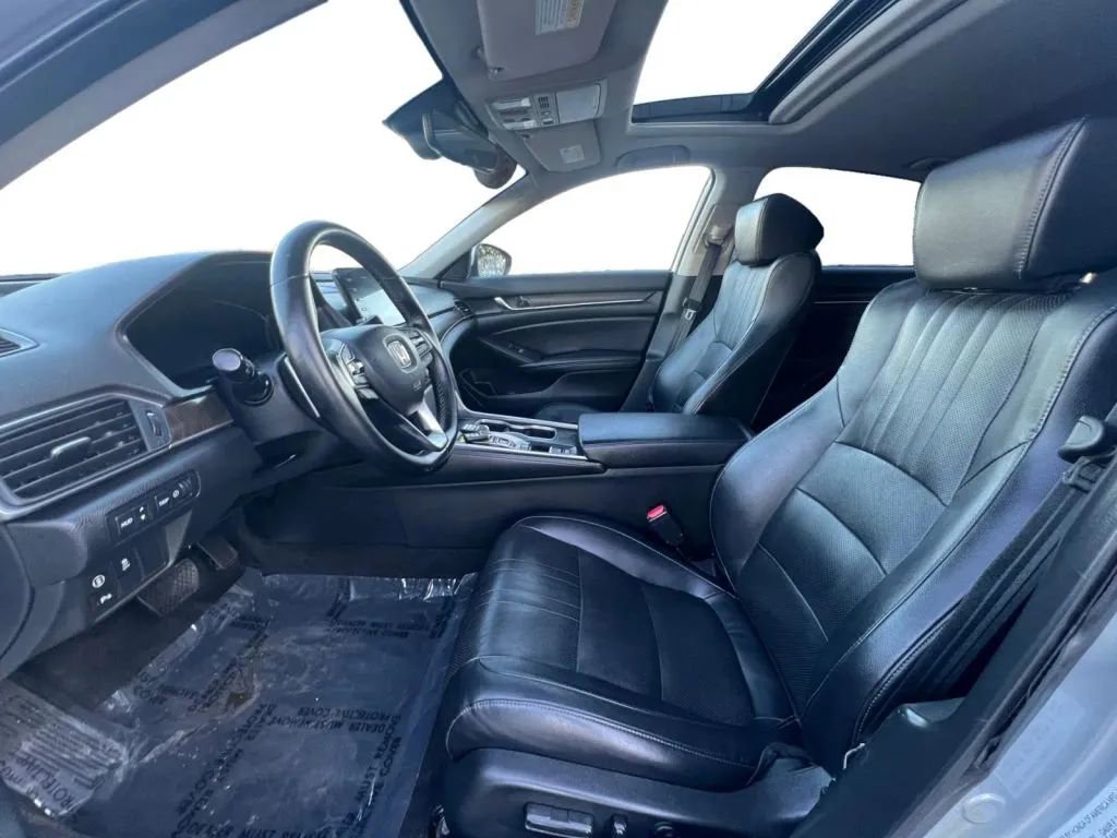 Used 2018 Honda Accord Touring image 9
