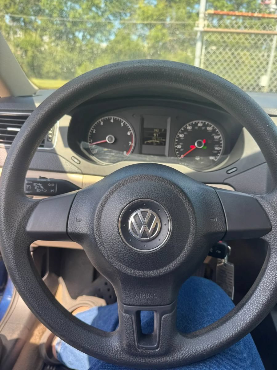 Used 2011 Volkswagen Jetta SE FWD image 9
