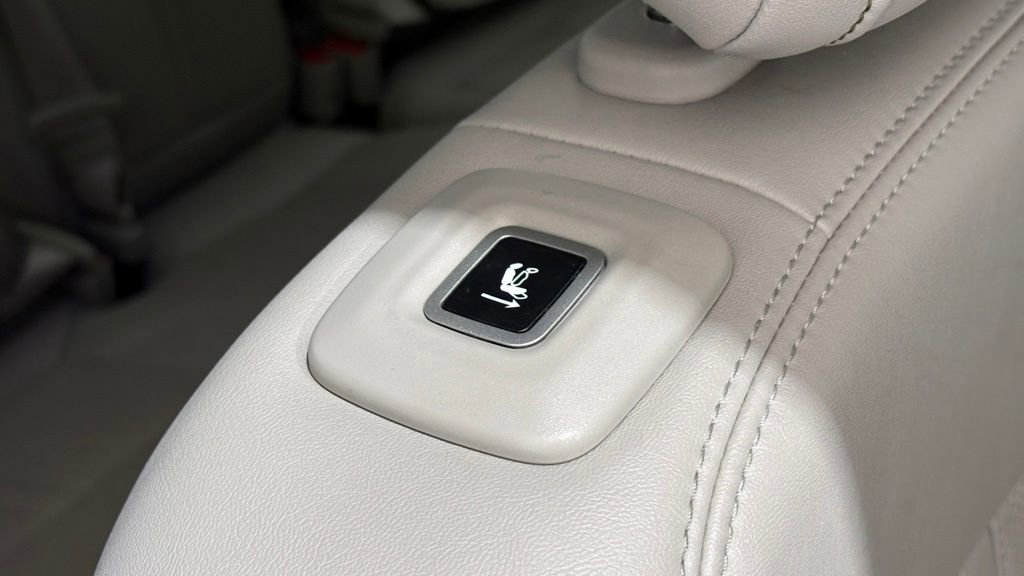 Used 2024 Jeep Wagoneer L Series II w/ Flexible Seating Group AWD/4WD image 32