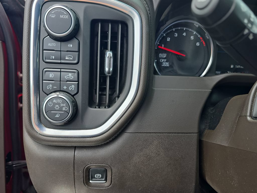 Used 2021 Chevrolet Silverado 1500 LT w/ Safety Package II AWD/4WD image 28