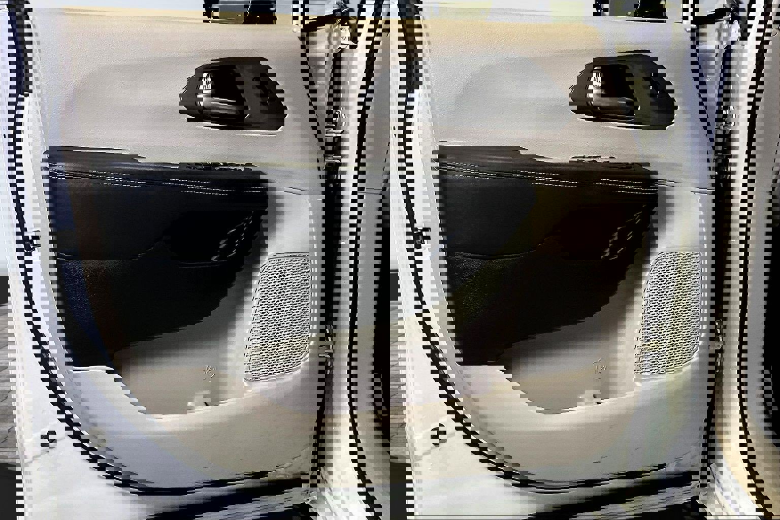 Used 2024 Chrysler Pacifica Touring-L image 20