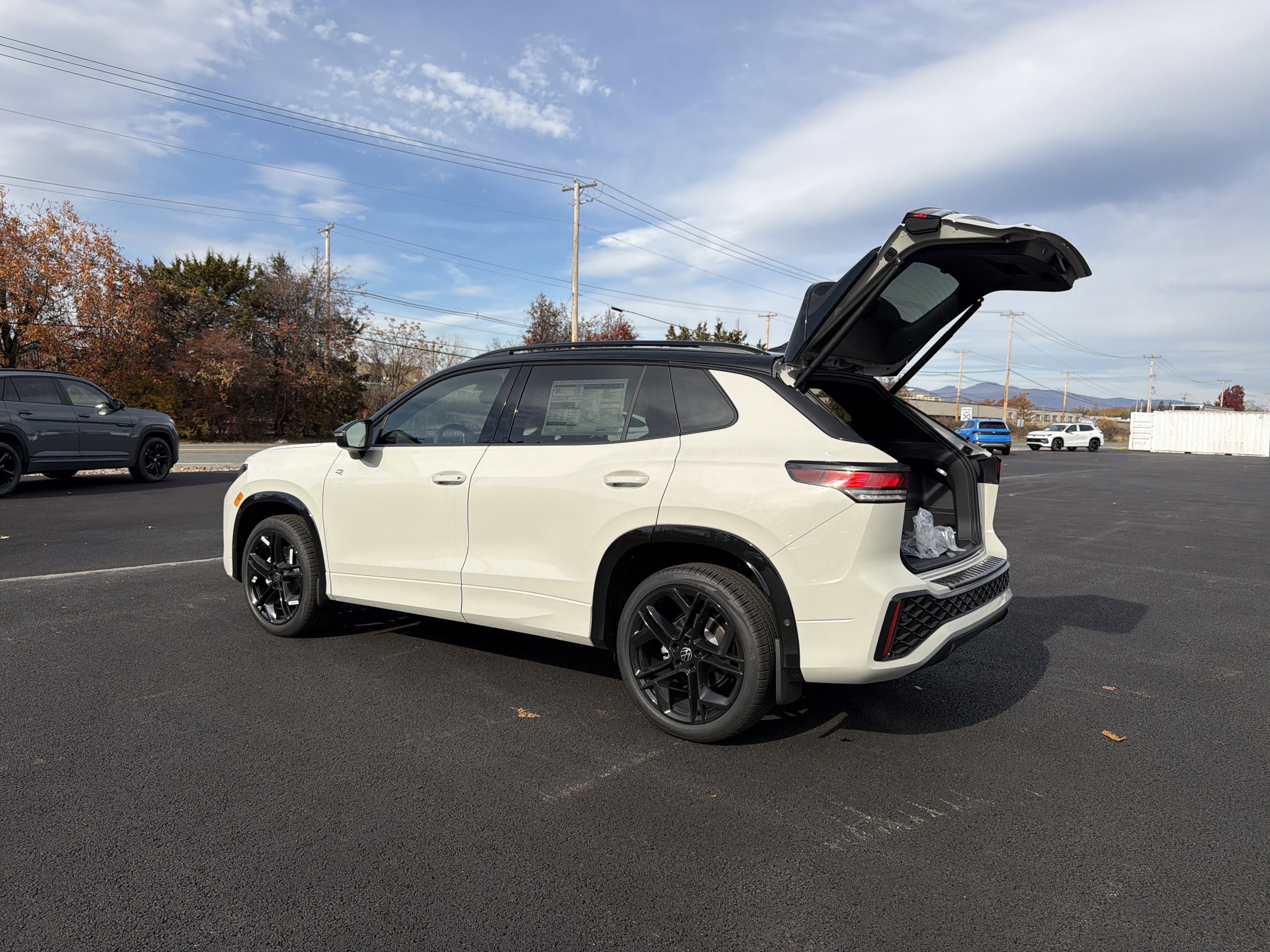 New 2026 Volkswagen Tiguan SE R-Line image 31